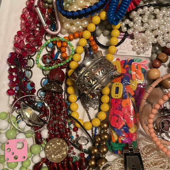 Gallon bag 5 pounds Junk Drawer Jewelry. - Picture 7 of 13